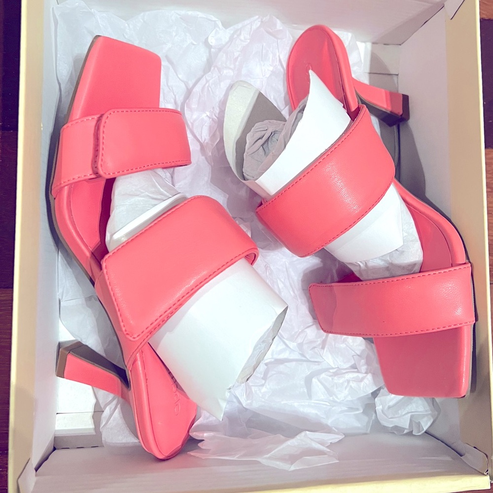 NWT: Chloe Look Bright Pink Quincy Sandals